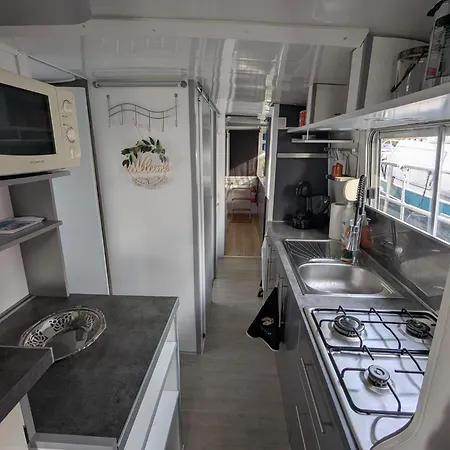 Peniche Prive 2 Hotel en barco *